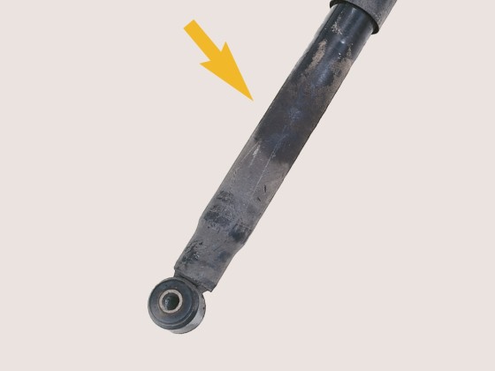 Oil mist on shocks and dampers 